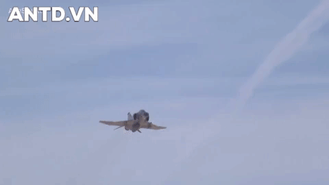 [Infographic] F-4 "Con ma", loại tiêm kích nổi tiếng nhất của Mỹ bị bắn hạ trên bầu trời Hà Nội