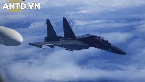 [Infographic] Vì sao phi công Trung Quốc ngần ngại lái chiến đấu cơ J-16?