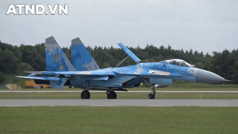 [Infographic] Sau 40 năm, tiêm kích Su-27 vẫn khiến Mỹ và phương Tây khiếp sợ