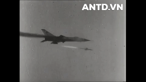 [Infographic] Tiêm kích Su-15, cơn ác mộng của... máy bay thương mại