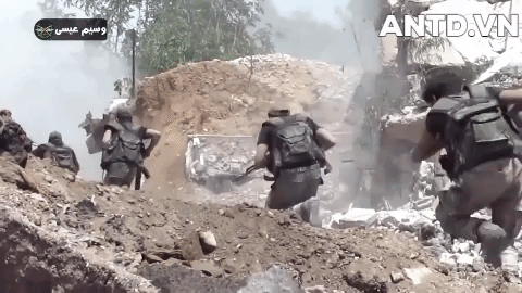 [ẢNH]  "Hổ Syria" và phiến quân lao vào tử chiến trong màn đêm kinh hoàng tại Đông Ghouta