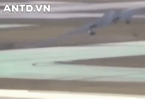 [Infographic] Mỹ xót xa khi "pháo đài bay tàng hình" B-2 trị giá 2,1 tỷ USD lao xuống đất nổ tung