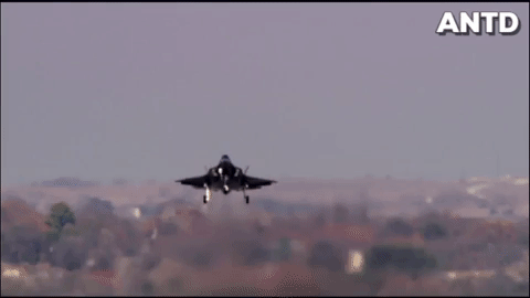 [ẢNH] Israel sẵn sàng tấn công S-300 Nga chuyển cho Syria, Trung Đông 'căng như dây đàn'