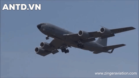 [ĐỒ HỌA] Bị sét đánh, "bầu sữa trên không" KC-135R của quân đội Mỹ vừa phải hạ cánh khẩn cấp