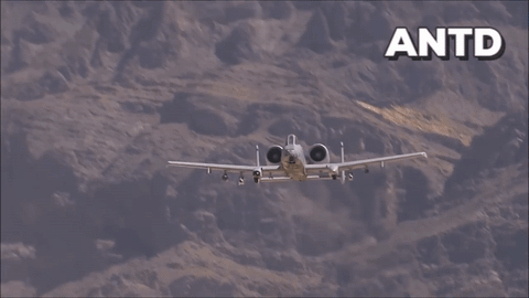 [ẢNH] Cường kích sát thủ diệt tăng A-10 Mỹ ồ ạt hạ cánh sát biên giới Nga