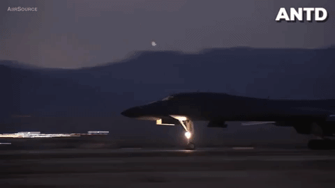 [ẢNH] 1/4 giờ kinh hoàng trên pháo bài bay B-1B và quyết định sinh tử của phi công Mỹ