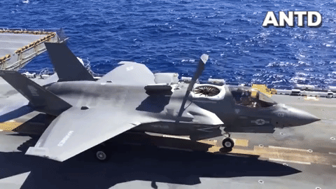 Máy bay tiêm kích tàng hình F-35B trên tàu đổ bộ lớp Wasp Máy bay tiêm kích tàng hình F-35B trên tàu đổ bộ lớp Wasp