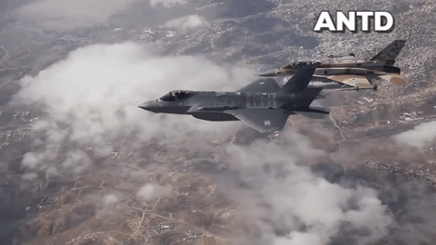 F-35I bay cạnh F-16I F-35I bay cạnh F-16I