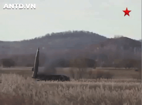 [ẢNH] Hoảng hồn trước tên lửa đạn đạo Ukraine có thể hủy diệt cả binh đoàn tăng T-90