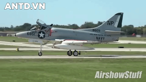 [Info] Dùng máy bay cận âm A-4 bắn cháy máy bay siêu âm MiG-21, điều kì diệu nơi phi công Israel