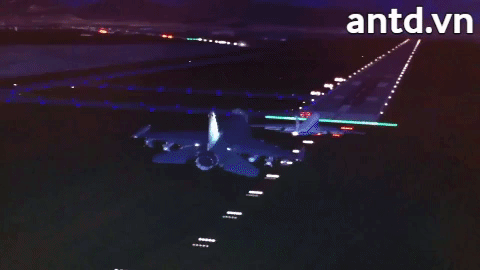 F-16 đang bay bảo vệ chuyên cơ chở tổng thống Mỹ F-16 đang bay bảo vệ chuyên cơ chở tổng thống Mỹ