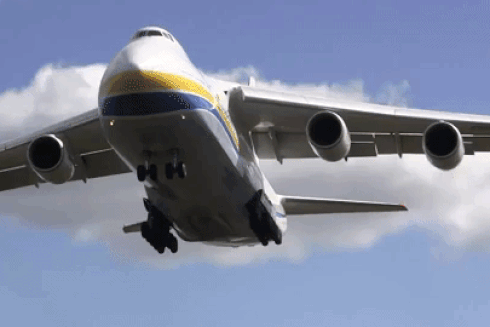 [ẢNH] "Gã khổng lồ" An-124 Nga từ chiến trường Syria tới Venezuela luôn làm Mỹ nín thở theo dõi