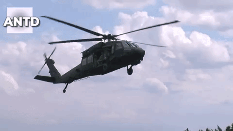 Với hai động cơ cực khỏe này giúp UH-60 Black Hawk có thể đạt tốc độ tối đa 295 km/h, tốc độ hành trình 278 km/h. Với hai động cơ cực khỏe này giúp UH-60 Black Hawk có thể đạt tốc độ tối đa 295 km/h, tốc độ hành trình 278 km/h.