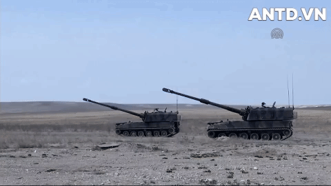 Pháo tự hành T-155 đang khai hỏa Pháo tự hành T-155 đang khai hỏa