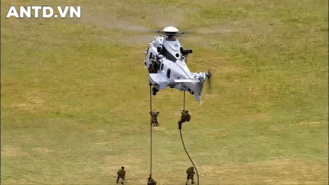 [Info] Trực thăng đa nhiệm tốt nhất thế giới rơi xuống biển khi đang đưa người đi cấp cứu