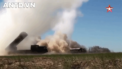 BM-30 đang khai hỏa