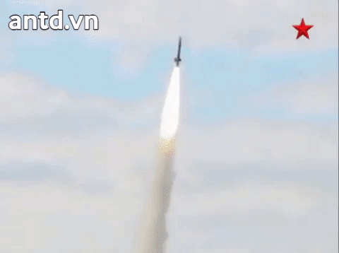 [ẢNH] Tên lửa đạn đạo Nga phóng ào ạt nhằm vào quân Thổ Nhĩ Kỳ tại Syria