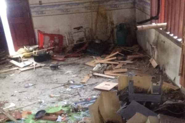 Mâu thuẫn trong làm ăn, mang mìn vào nhà cô gái kích nổ