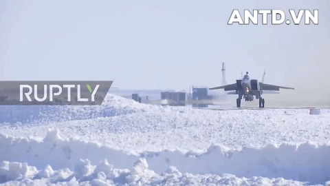 [ẢNH] Nguyên nhân không ngờ khiến MiG-31 của Nga cháy như ngọn đuốc trên đường băng