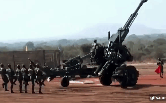 [ẢNH] Lựu pháo xe kéo "có chân" kỳ lạ nhất thế giới