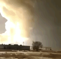 [ẢNH] Tên lửa S-300 của Nga rơi tự do sau khi phóng, gây vụ nổ lớn dưới đất