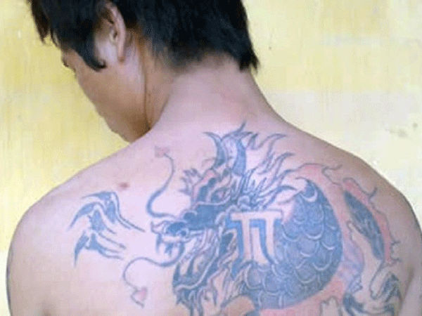Cuộc truy bắt kẻ trốn nã đặc biệt có hình xăm cá chép đầu rồng