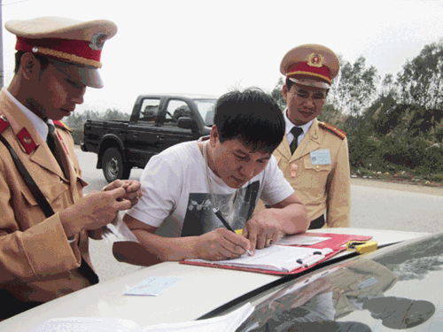 Audio 27-10-2015: Nộp phạt vi phạm giao thông qua ngân hàng là khả thi ảnh 1 Audio 27-10-2015: Nộp phạt vi phạm giao thông qua ngân hàng là khả thi ảnh 1