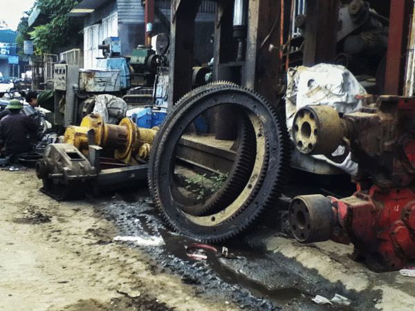 Ô nhiễm môi trường từ làng “mổ xe”, tái chế sắt vụn