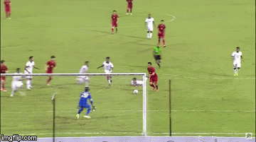 Hai pha bóng khiến Hồ Tuấn Tài bị chê là "tiền đạo chân gỗ"