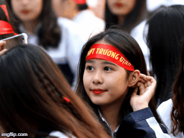 [ẢNH] Nữ sinh trường Trương Định và Phùng Khắc Khoan khoe sắc trước trận chung kết