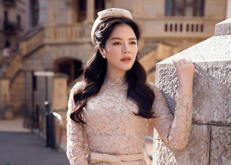 Vẻ đẹp cổ điển của Lý Nhã Kỳ bên lâu đài châu Âu