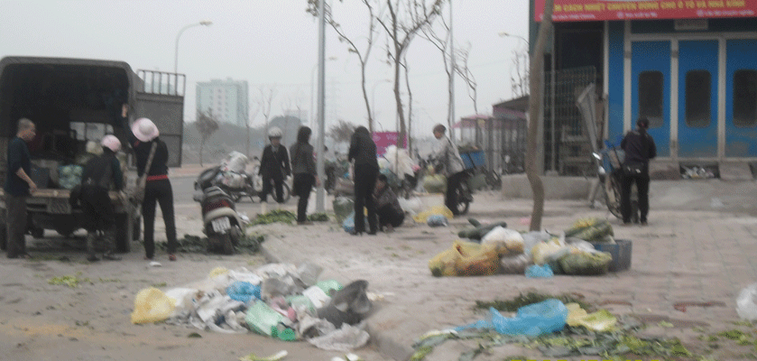 Chợ đêm hàng tươi sống gây ô nhiễm nghiêm trọng ảnh 2 Chợ đêm hàng tươi sống gây ô nhiễm nghiêm trọng ảnh 2