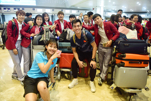 [TRỰC TIẾP] Chào đón những "người hùng" làm nên chiến thắng lịch sử tại SEA Games 30 ảnh 49