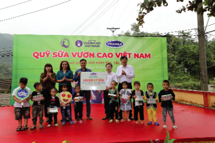 Qũy sữa Vươn cao Việt Nam và Vinamilk đến với những trẻ em khó khăn vùng cao Yên Bái