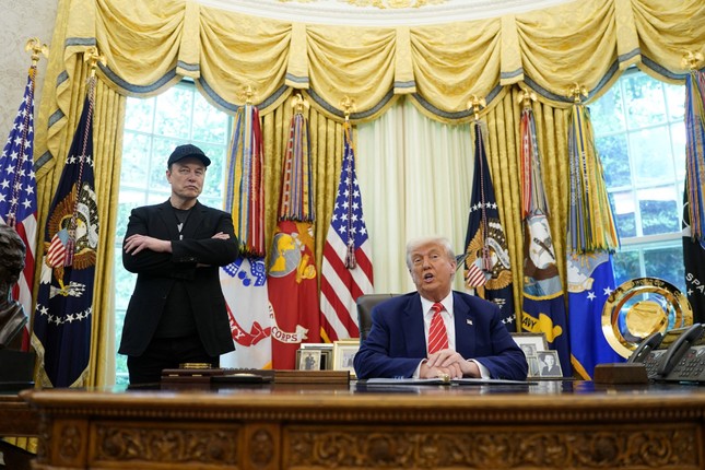 Khẩu chiến dữ dội giữa Tổng thống Mỹ Donald Trump và tỷ phú Elon Musk