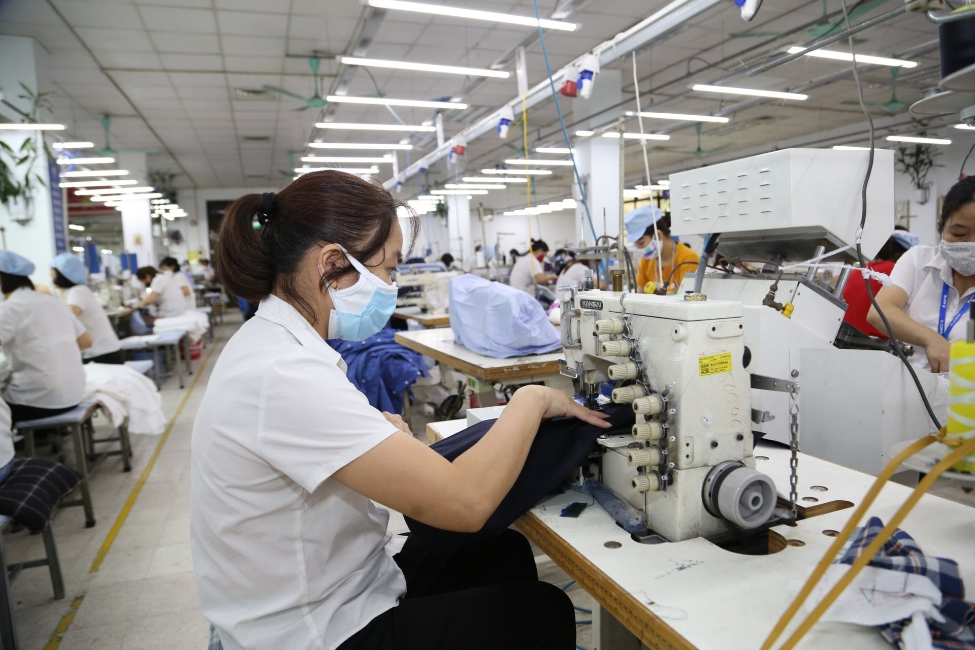 Sớm tăng lương tối thiểu vùng giúp người lao động giảm bớt áp lực cuộc sống