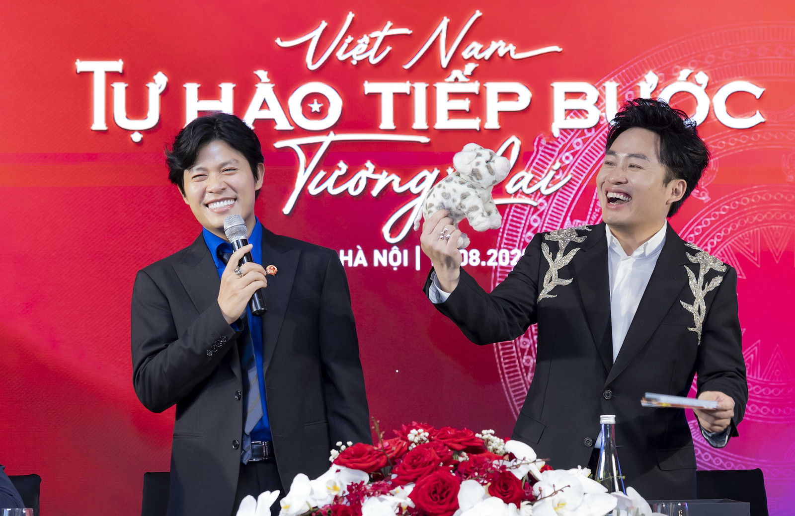Ca sĩ Tùng Dương: "Người tài ở Việt Nam không thiếu và ai cũng muốn cống hiến"