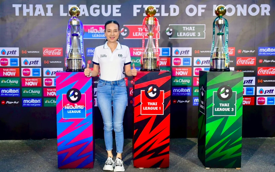 Rời giường bệnh, Madam Pang tiếp tục "ghi điểm" với người hâm mộ