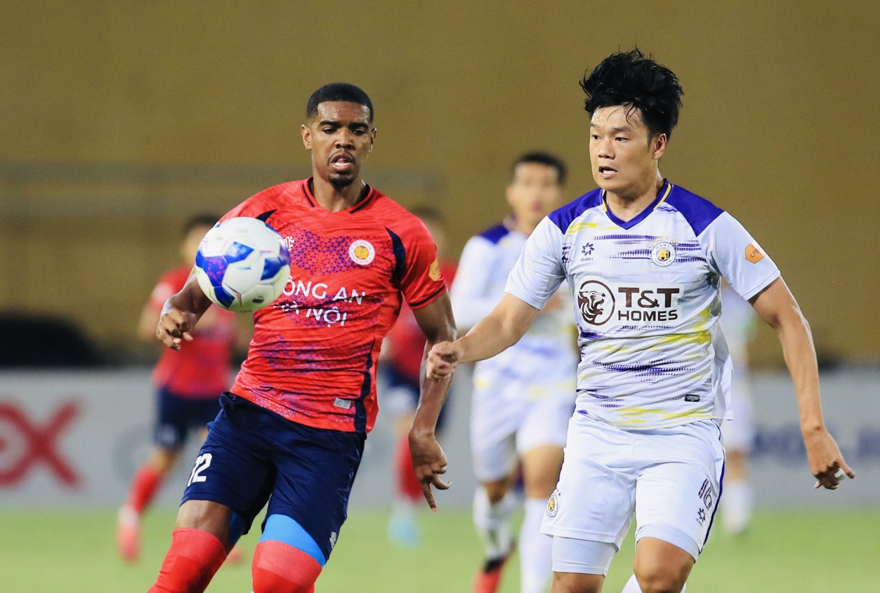 CLB Hà Nội khiến Nam Định chưa thể vô địch V-League 2024/25