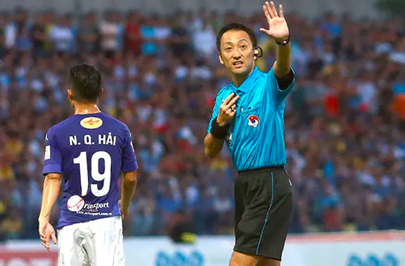 V-League đón "trọng tài rút thẻ đỏ nhanh nhất thế giới"