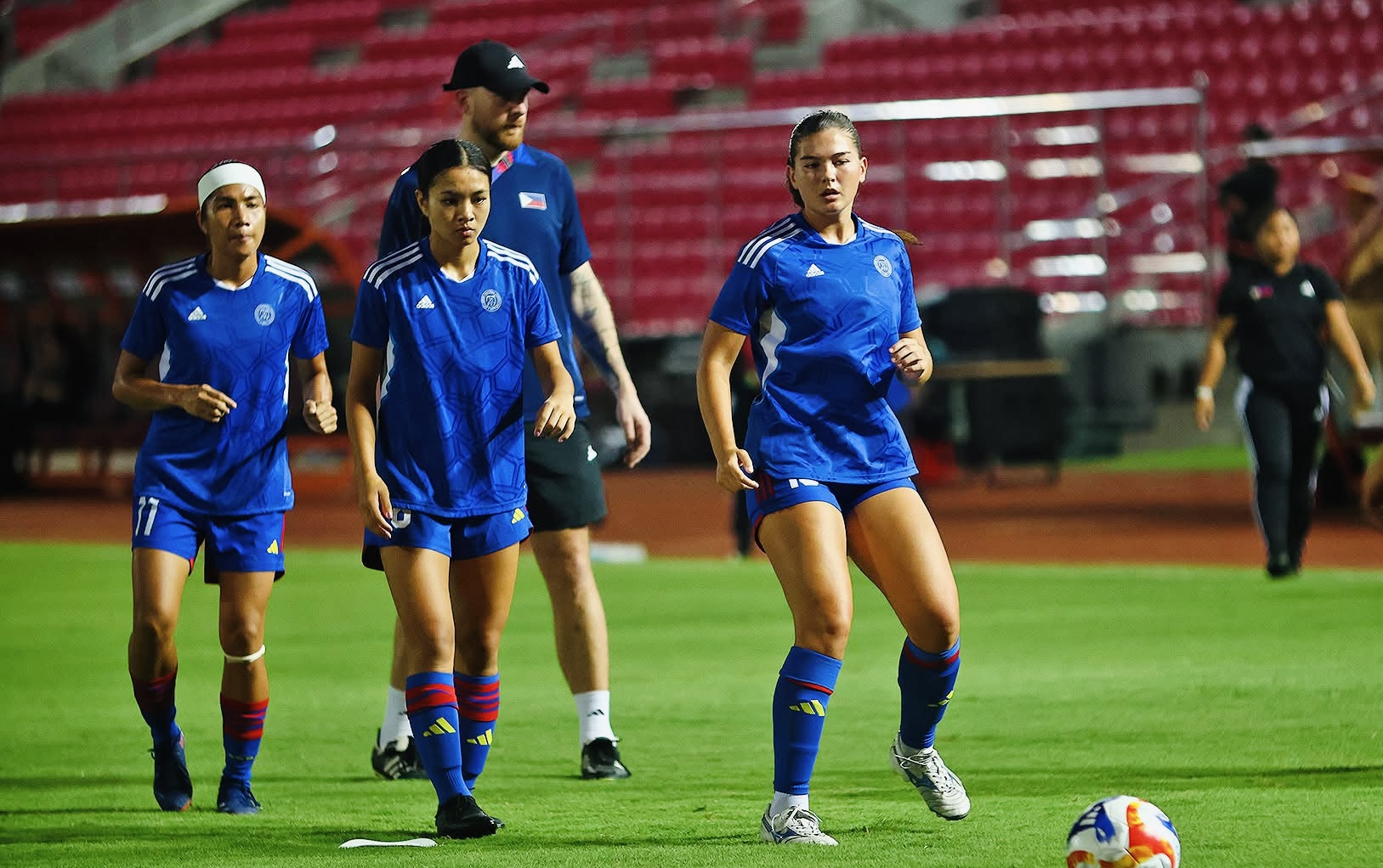 Đương kim vô địch bị loại, tuyển nữ Việt Nam đụng hạng tư World Cup