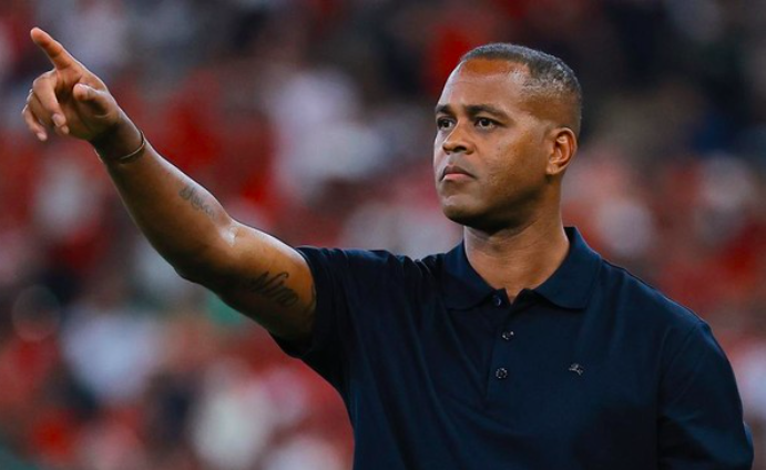 Indonesia họp bàn sa thải HLV Kluivert, chấp nhận đền bù tương đương 5 tỉ đồng?