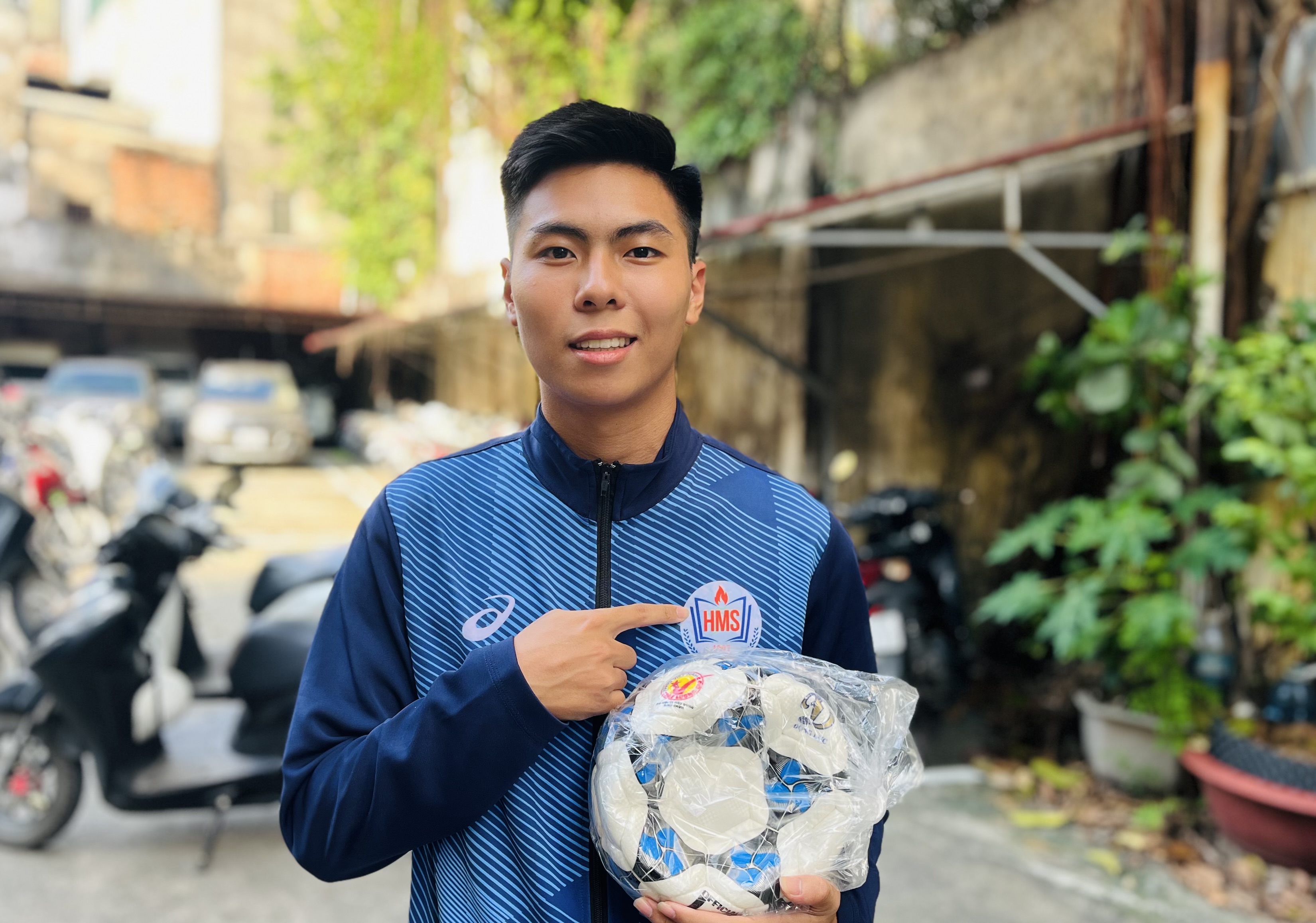Cầu thủ trở lại làm trợ lý đội cựu vô địch giải bóng đá học sinh An ninh Thủ đô