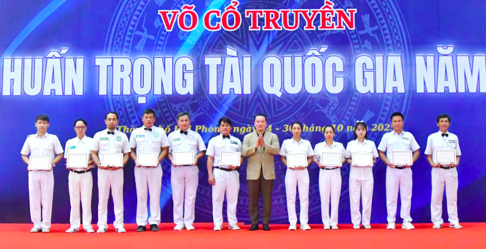 Chứng nhận hạng A với 22 trọng tài võ cổ truyền quốc gia