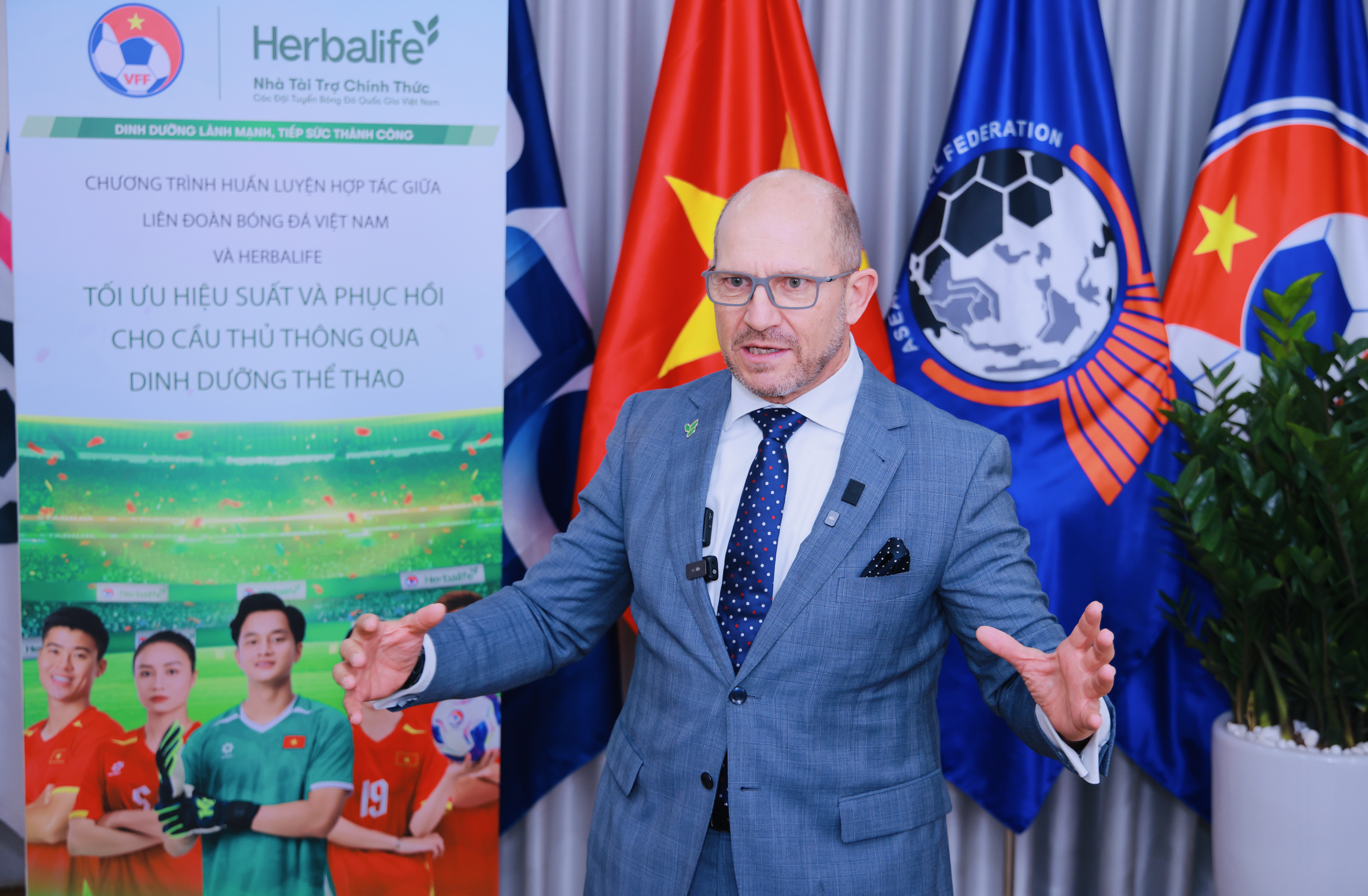 Tối ưu hiệu suất và phục hồi cho cầu thủ Việt Nam thông qua dinh dưỡng thể thao