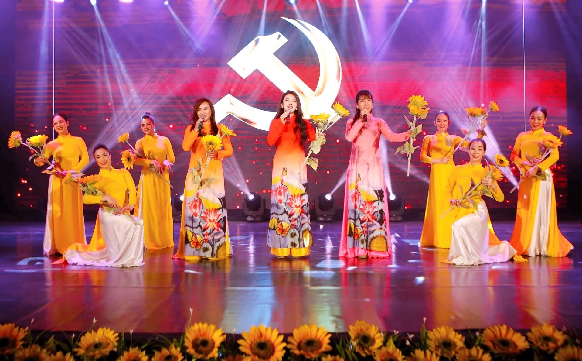Hà Nội: Các hoạt động biểu diễn nghệ thuật chào mừng 50 năm ngày thống nhất đất nước