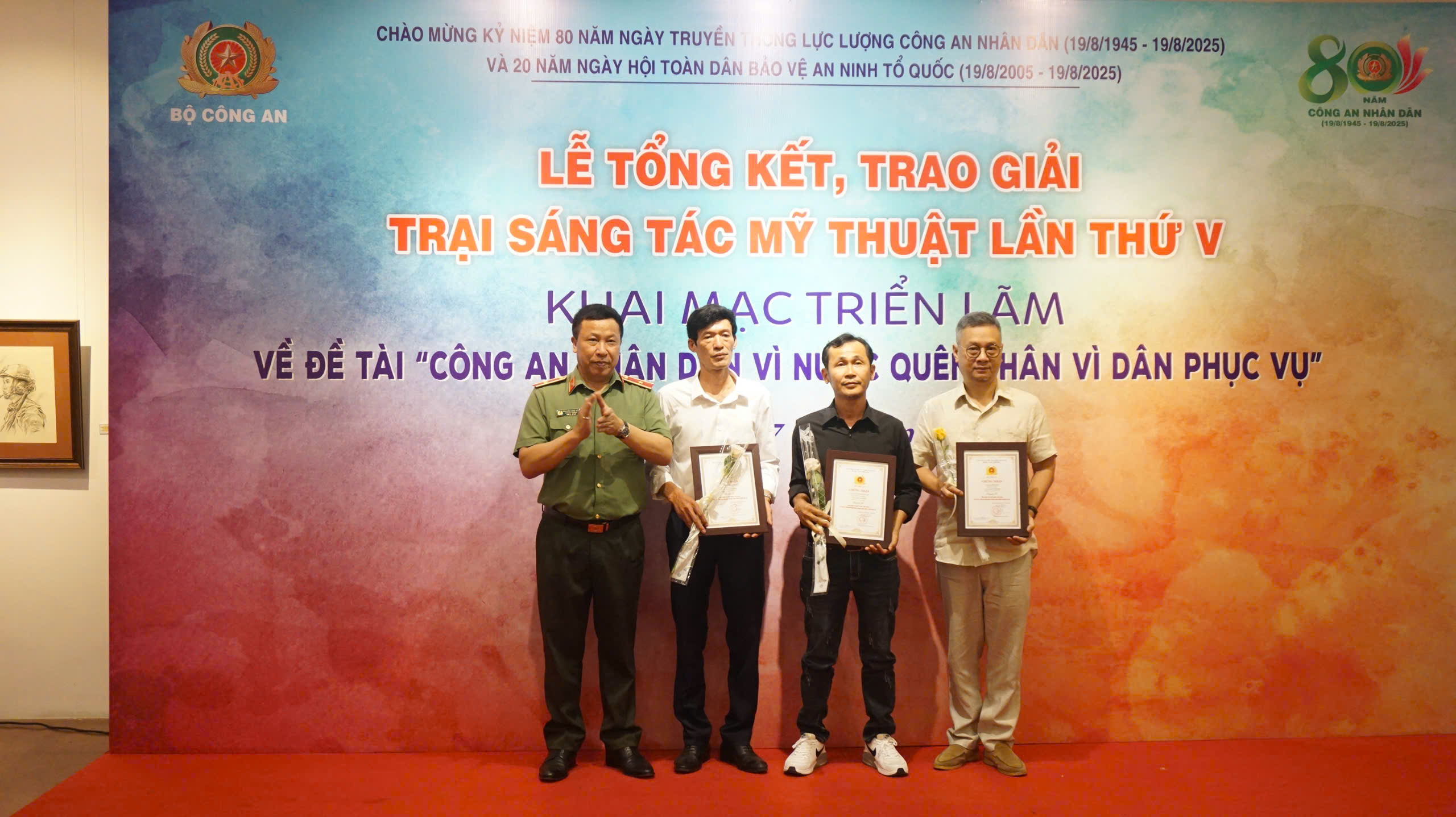 Trao giải trại sáng tác mỹ thuật “Công an nhân dân vì nước quên thân, vì dân phục vụ”