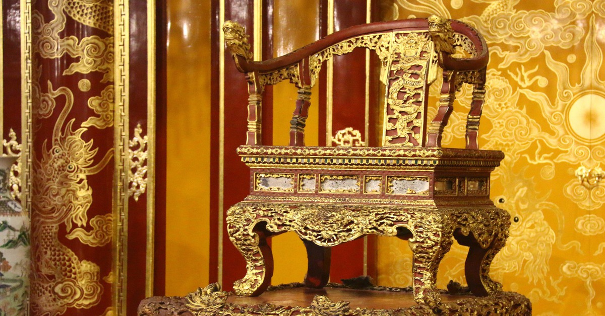 Ngai vàng triều Nguyễn bị đập gãy sẽ được phục chế theo kỹ thuật truyền thống
