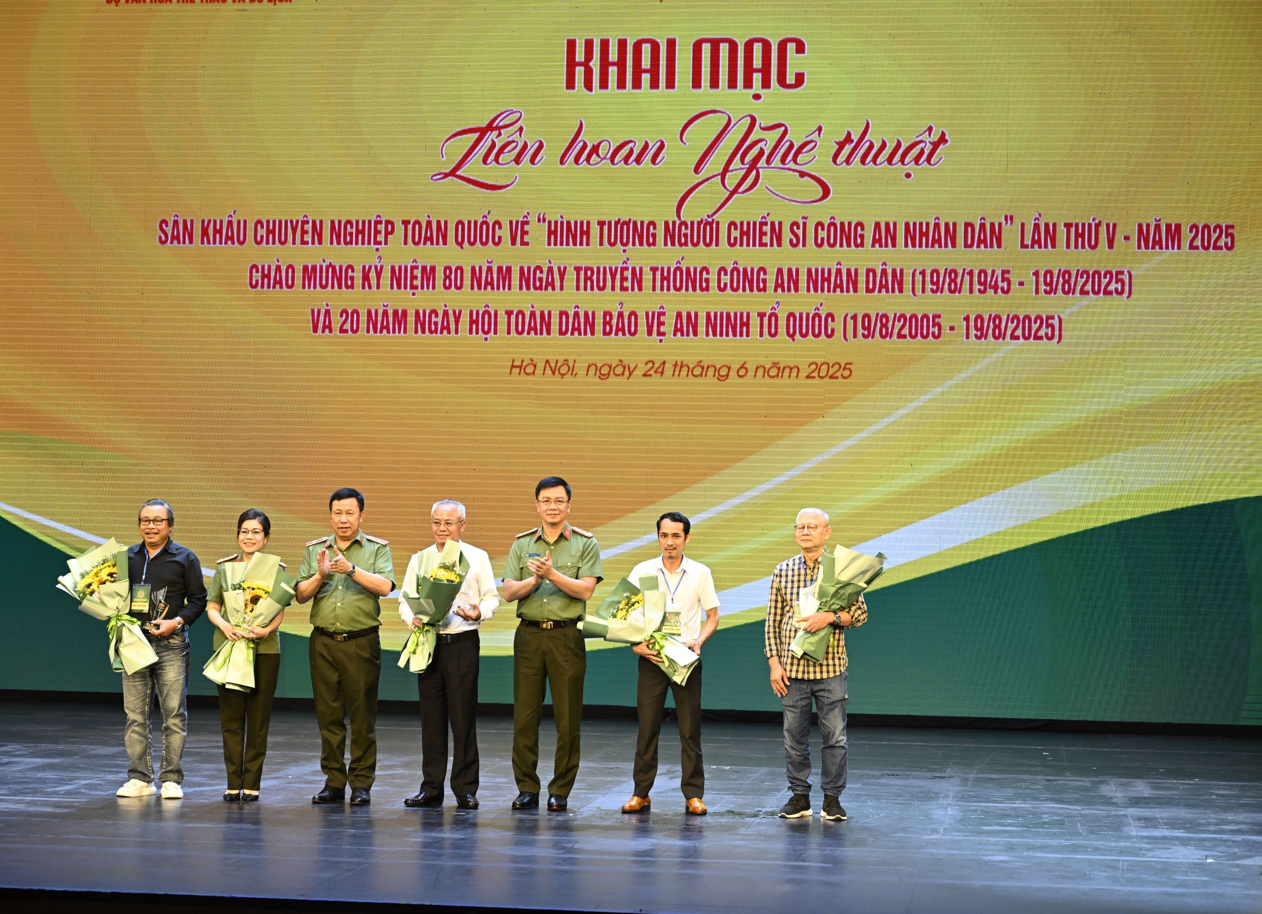 Khai mạc Liên hoan sân khấu toàn quốc "Hình tượng người chiến sĩ CAND" lần thứ V