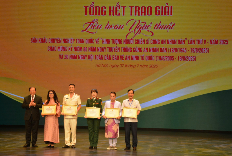 Liên hoan Sân khấu CAND lần thứ 5: 25 mảnh ghép khá hoàn chỉnh về hình tượng người chiến sĩ CAND